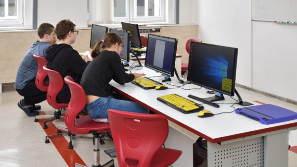 AVM_SYSTEMS_reference_skoly_technologie_pomahaji_galerie10 AVM_SYSTEMS_reference_skoly_technologie_pomahaji_galerie10