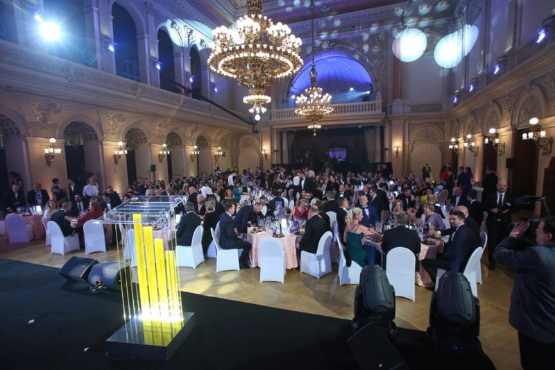 Podnikatel Roku 2022 - Světla, backview Podnikatel Roku 2022 - Světla, backview